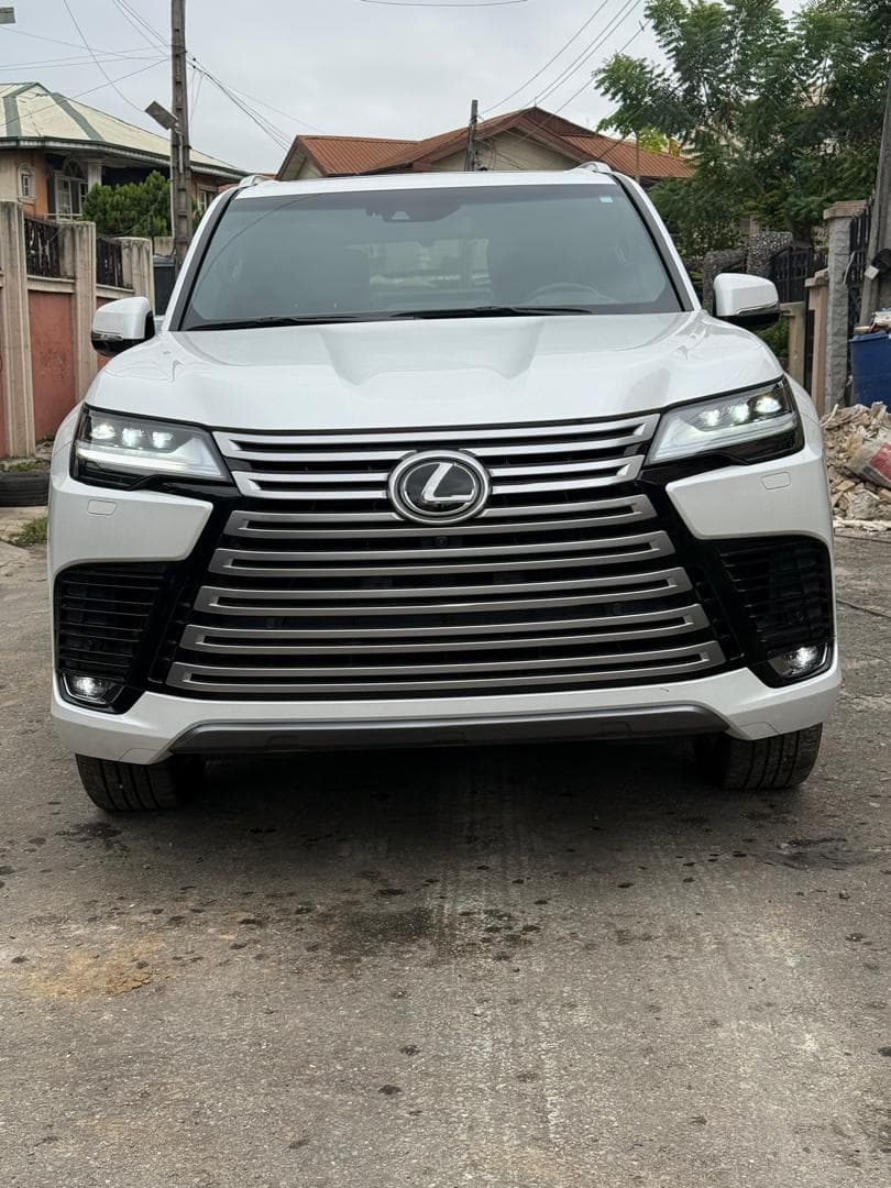 Lexus LX600 2023/24