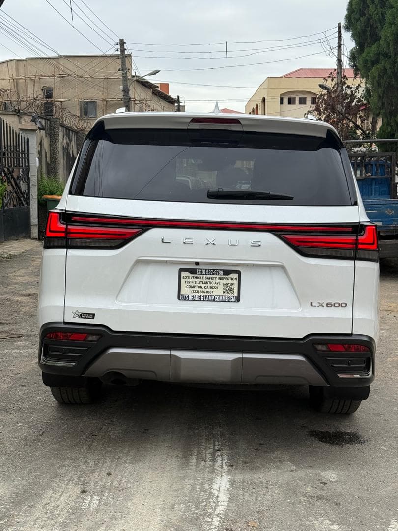 Lexus LX600 2023/24