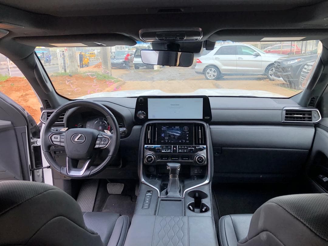 Lexus LX600 2023/24