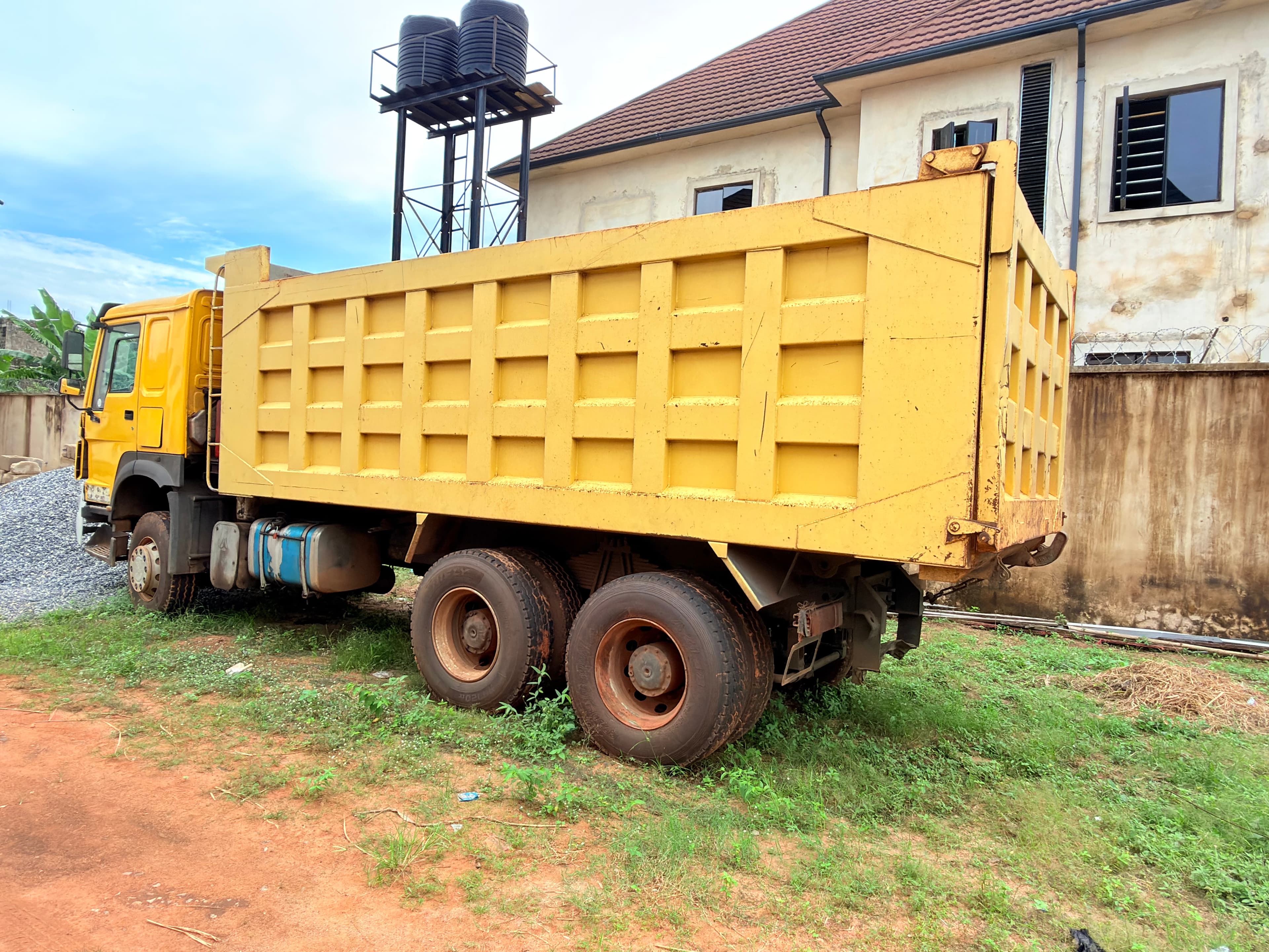 371 new Howo Dump trucks