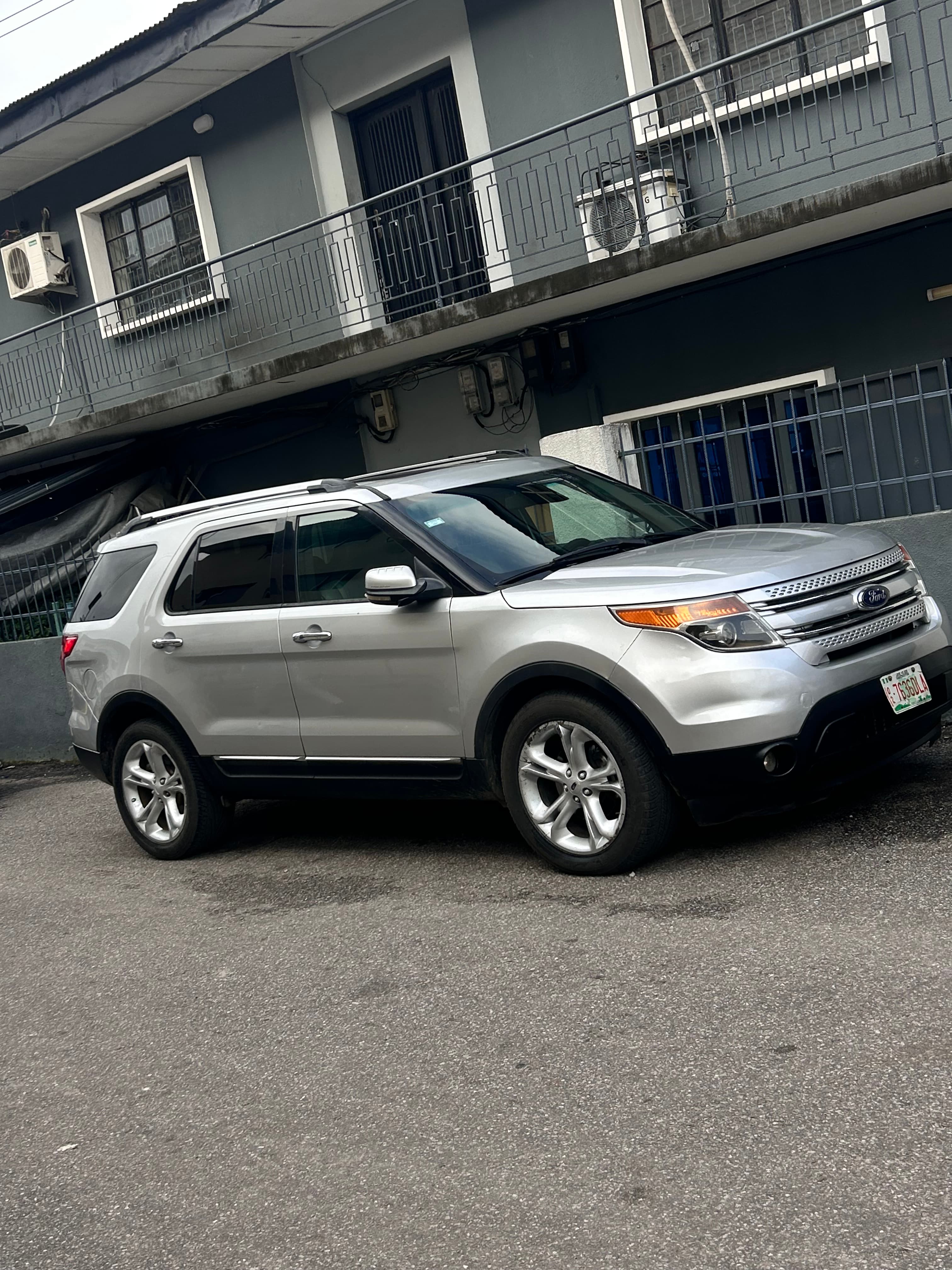 Ford explorer 2013 (driver included)